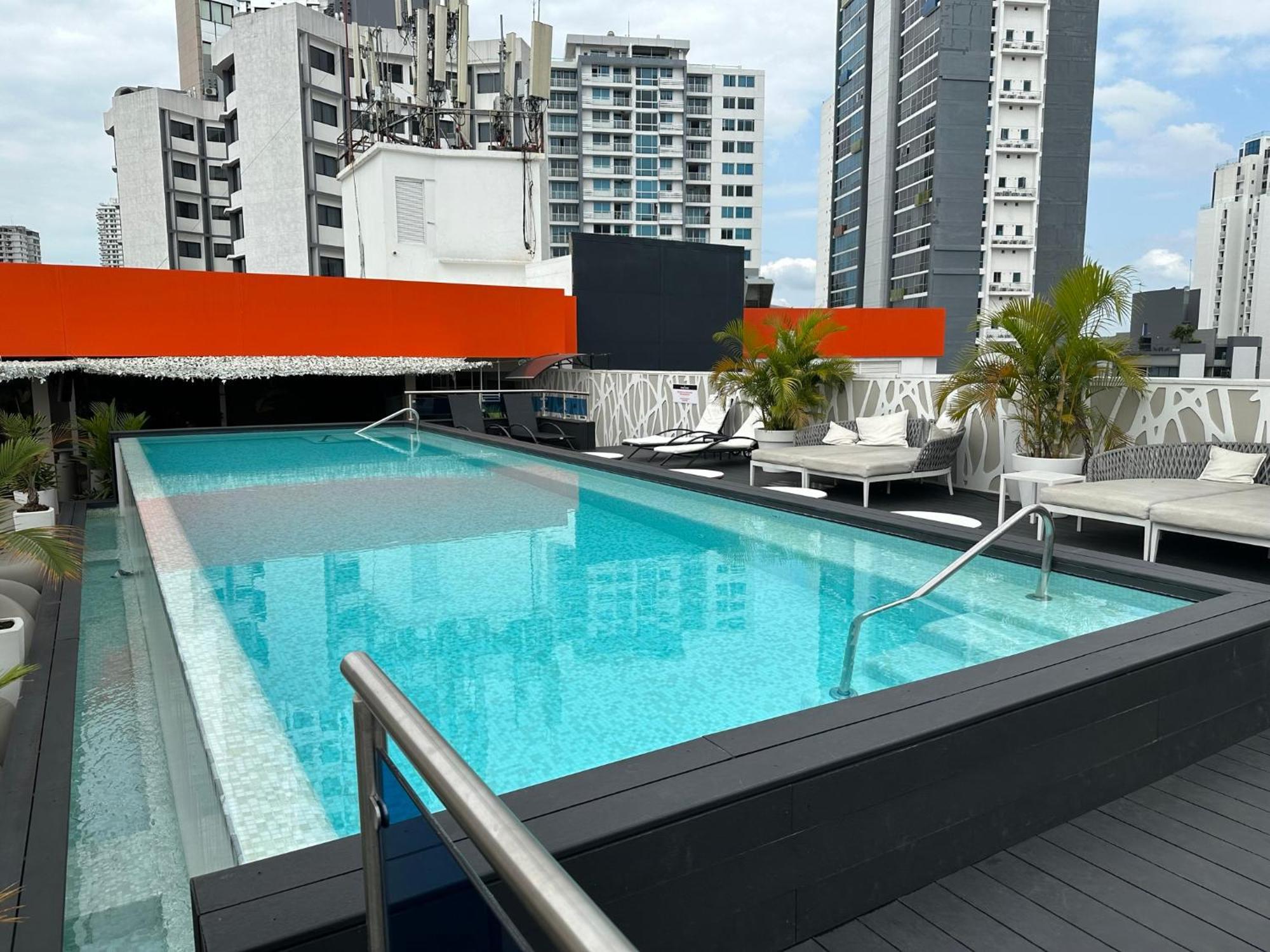 Gran Evenia Panama Hotel Exterior foto Rooftop pool at the hotel